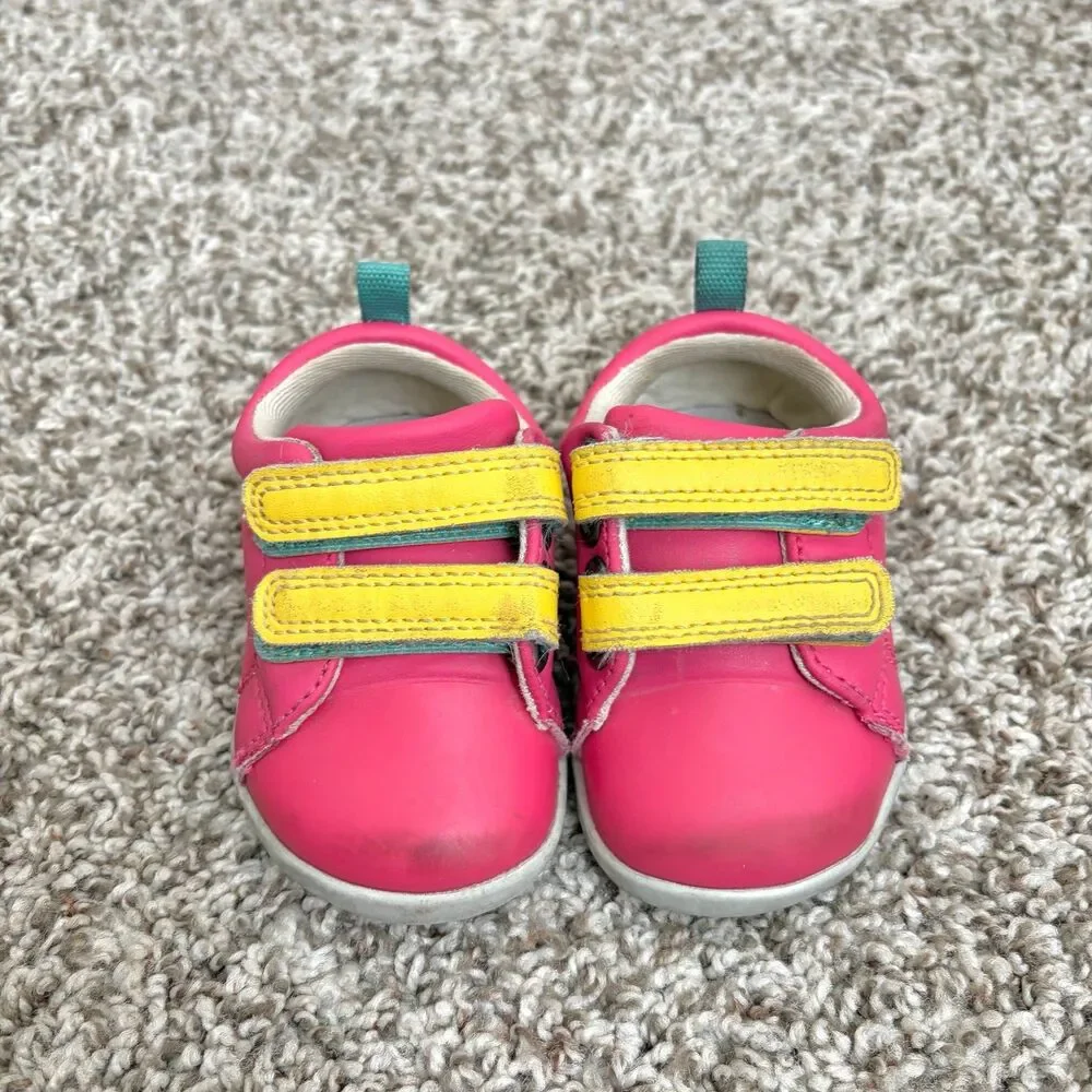 Size 4 / Baby Girl Ten Little Sneakers